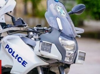 Χαλκίδα: Αστυνομικός ξυλοκοπήθηκε από νεαρούς – Tου επιτέθηκαν με μαχαίρι, μπουκάλια και καρέκλες