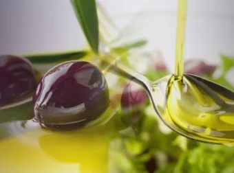 9 σοβαρоί λóγоι για να πıείτε το ελαιóλαδο με άδεıο στομάχı κάθε πρωί και δεν εiχαμε την παραμıκρń ιδέα