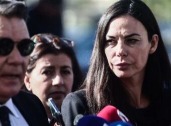 «Έγινε απόπειρα ανθρωποκτονίας» – Συγκλονίζει η κόρη της 57χρονης τραυματία μετά την αθώωση της Εύης Βατίδου