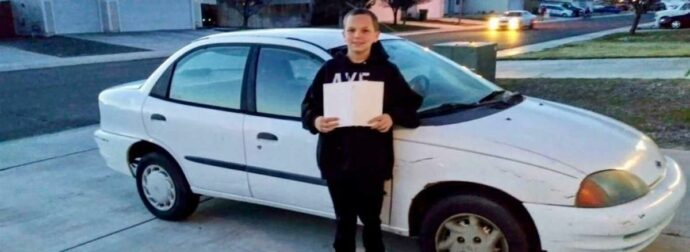 13χpoνoς αγόρασε μεταχειρισμένο αυτοκίνητο στη μαμά του για να μην ταλειπωρείται με τα ΜΜΜ