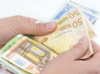 Έκτακτη εξέλιξη με πολυαναμενόμενο επίδομα – Ανατροπή με την ημερομηνία καταβολής (video)