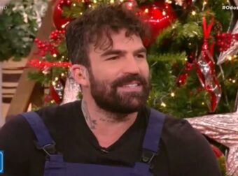 «Η μάστιγα της εποχής είναι αυτό το πράγμα…» – ‘Εξαλλος ο Δημήτρης Αλεξάνδρου για το φλέρτ μέσω social media