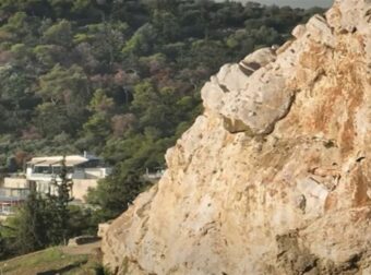 Το «σκοτεινό» μυστήριο της Ακρόπολης: Μπορείτε να δείτε τη φιγούρα που «κρύβεται» στον βράχο; (video)
