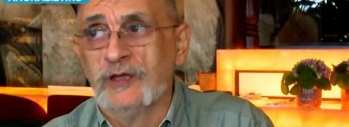 «Ποιος είναι ο Light που θα πει όλα αυτά για τον Θάνο Μικρούτσικο;» – Ο αιχμηρός σχολιασμός του Ιάσωνα Τριανταφυλλίδη
