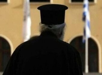Αμπελόκηποι: Ιερέας έδειρε την παπαδιά μπροστά στα ανήλικα παιδιά τους – Στο νοσοκομείο η πρεσβυτέρα