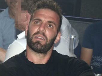 Αδιανόητο σκηνικό με τον Νίκο Παππά σε αγώνα – Πέταξε τη μπάλα στο κεφαλί του διαιτητή και τον απέβαλαν (Βίντεο)