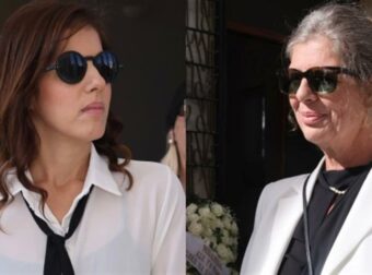 Βαρύ το κλίμα στην κηδεία του Σπύρου Φωκά – Στα λευκά η σύζυγός του, Λίλιαν, και η θετή του κόρη, Κωνσταντίνα