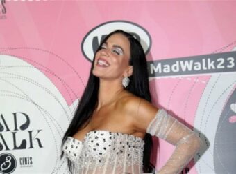 MadWalk 2023: Η εκθαμβωτική είσοδος της Κατερίνας Στικούδη που αποκαλύπτει τη φουσκωμένη της κοιλίτσα