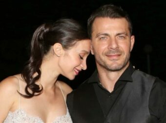 «Δεν είναι κρυφό ή φανερό, είναι για εμάς» – Η αντίδραση του Γιώργου Αγγελόπουλου σε ερώτηση για το φύλο του μωρού που περιμένει με τη Δήμητρα Βαμβακο…