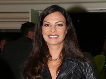 Η Βατίδου “σπάει” τη σιωπή της – «Με έβρισε χυδαία, μου έσπασε με το κράνος το τζάμι»