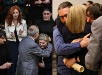 Έκλαιγε όλο το αμφιθέατρο: Ράγισαν καρδιές στο ΑΠΘ- Έδωσαν πτυχίο στις αδικοχαμένες φοιτήτριες των Τεμπών