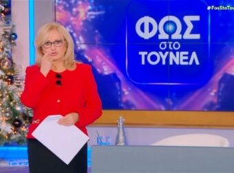 Φως στο Τούνελ: «Ένιωσα ανατριχίλα» – Με κόκκινο σακάκι έκανε τα αποκαλυπτήρια η Αγγελική Νικολούλη για τη δολοφονία γνωστού τράπερ