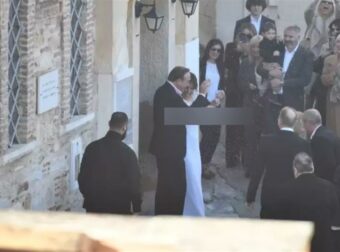 Ο ιερέας που είχε ντύσει «παπαδάκια» δύο κορίτσια πάντρεψε τη Δήμητρα Ματσούκα με τον Πέτρο Κόκκαλη