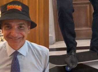 Την είδε αλλιώς ο Κυριάκος Μητσοτάκης: Έβαλε καπέλο και έκανε Skate για βιντεάκι στο TikTok