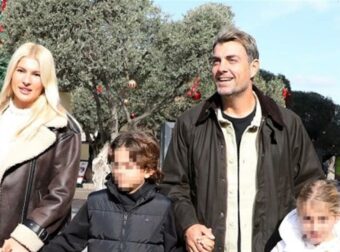 Ο Μανωλάκης έχει ψηλώσει πολύ: Με δερμάτινο μπουφάν και γούνα η Πηλιάκη δίπλα στον Χανταμπάκη – Η οικογενειακή βόλτα στο κέντρο της Αθήνας
