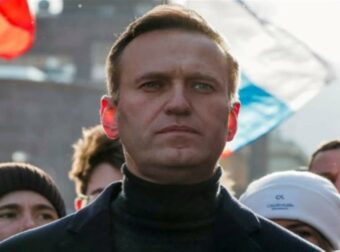 Αλεξέι Ναβάλνι: Αναφορές πως βρέθηκε η σορός του στο νεκροτομείο γεμάτη μώλωπες – Εικάζεται ότι τον κρατούσαν κάτω ενώ υπέστη κρίση