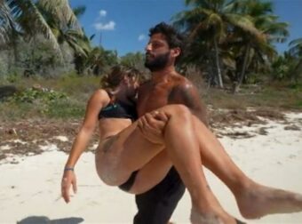 Love is in th air στο Survivor 2024: Καρδιοκατακτητής ο Περπατάρης! Η Σταυρούλα σωριάστηκε και την κουβάλησε στην αγκαλιά του (video)