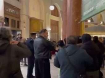 Θεσσαλονίκη: «Έχουν πάρει το καπέλο μου, μην κάνεις κάτι» – Τα πρώτα λόγια του αστυνομικού