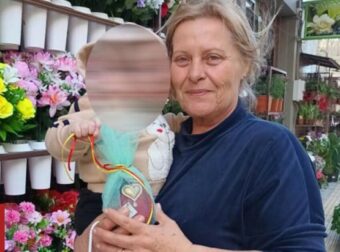 Σφίγγεται η καρδιά: Κοινό μνημόσυνο γιαγιάς και εγγονού που σκοτώθηκαν στο τροχαίο της Λυγαριάς